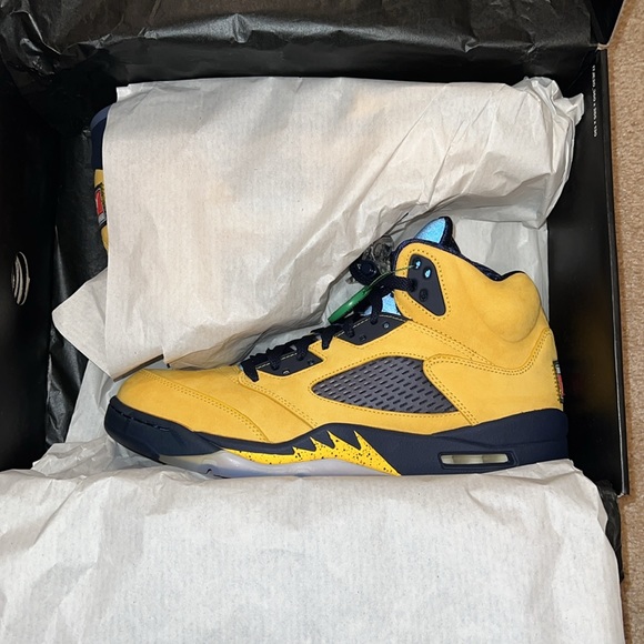 Air Jordan Retro 5 SE Michigan. Style CQ9541-704 - Picture 5 of 8
